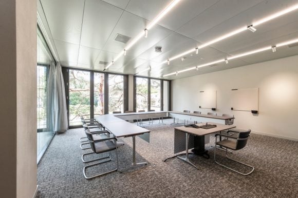 Meeting Medium with U-shape seating arrangement