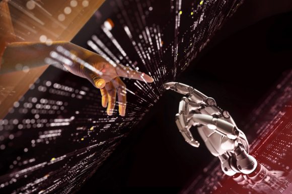 Menschliche Hand die eine Roboterhand berührt