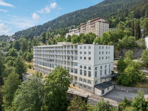 Vertragsverlängerung mit internationaler Bildungsinstitution in Leysin