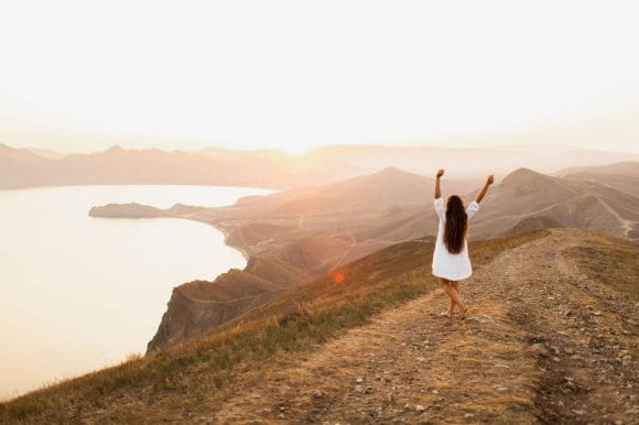 Women enjoying on cliffs