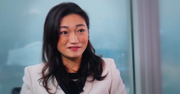 5 Minutes with Aveline | UBS Global