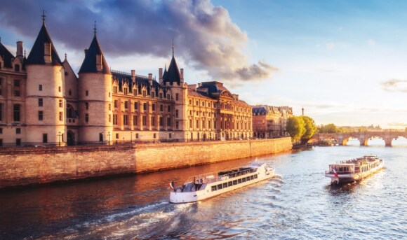 river cruise sailing