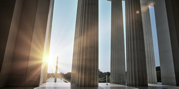sun light coming through Lincoln Memorial