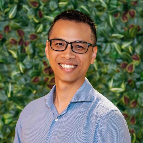 Portrait picture of Dennis Le