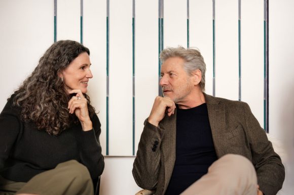 Dos personas hablando