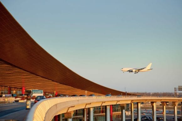 Avión llegando al aeropuerto de Pekín