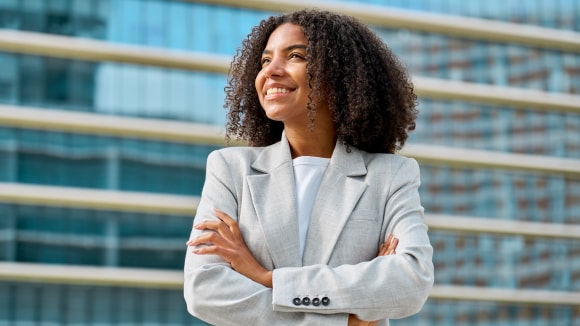 Jeune femme souriante