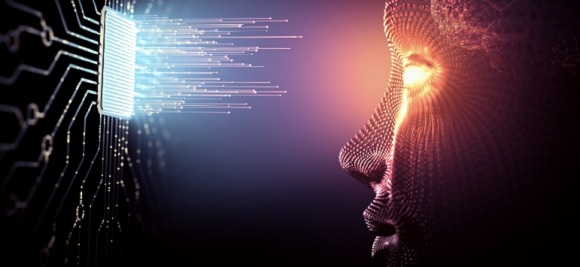 Robô olhando para um chip de computador