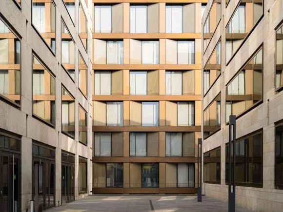  Fachadas de edifícios modernos com janelas refletivas
