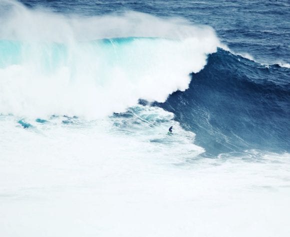 Big wave in the ocean