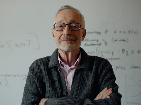 保羅·米爾格龍的相片