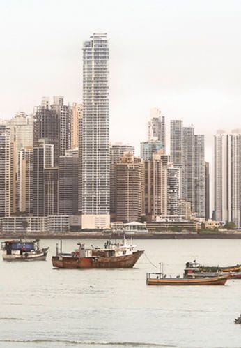 Una vista panorámica del perfil urbano costero