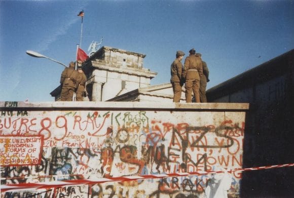 《柏林牆的倒塌》(The fall of the Berlin Wall)，1989 年
