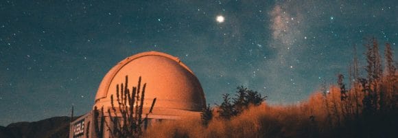 Nightsky with the observatory